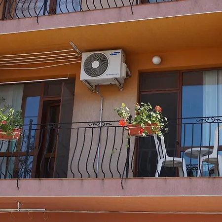 Апартамент Калоянов Apartament *